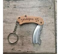 Generico Portachiavi Sardegna Mini Coltello, Manico in Legno con Incisione e Sagoma dell'Isola