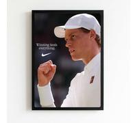 Generico Poster Jannik Sinner Nike Winning Heals Everything con Cornice | Cornice Nera, Tema Tennis, Citazione Motivazionale, Decorazione Parete, Stampa Sportiva