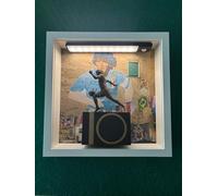 Generico STATUA IN CORNICE D10S MURALES CON FARETTO A SENSORE/OMAGGIO A DIEGO ARMANDO MARAD0NA (BIANCO)