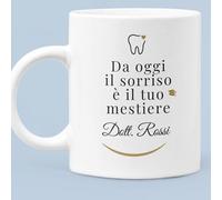 Generico Tazza Dentista Personalizzata - “Da oggi il sorriso è il tuo mestiere” - Regalo Laurea Odontoiatria/Igienista - Aggiungi Nome (Dott./Dott.ssa) - Ceramica 330 ml, Lavabile in lavastoviglie