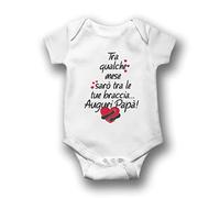 Generico Tra qualche mese tra le tue braccia Body Bimba Bimbo Personalizzato Idea Regalo Festa del Papà Nascita Compleanno Baby Shower Gender Reveal Annnuncio Gravidanza Body Neonato (0-6 Mesi)