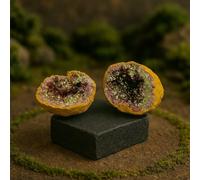 Geode Naturale Iridescente dal Marocco Diam. 4/5 cm - Cristalli Verdi e Viola Brillanti con Guscio ocra, Perfetto per Meditazione, Decorazione e Collezione energetica 2805251204