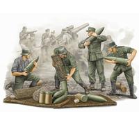 German (WWII) s.FH 18 Field Howitzer Gun Crew Plastic Kit 1:35 Model TRUMPETER