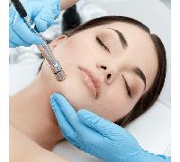Gesichtsbehandlung (IS CLINICAL/Dr. Eckstein) + Mikrodermabrasion
