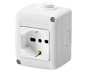 Gewiss Contenitore Completo Apparecchi System Protetto, con Presa 2P+T 16 a Bivalente, Standard Italiano/Tedesco, IP40, Grigio Ral 7035
