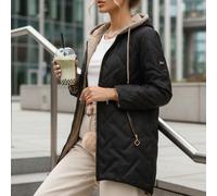 Giacca trapuntata lunga da donna per la stagione di transizione, con cappuccio, che arriva a metà coscia, chiusura con chiusura lampo, cappuccio regolabile con cordino, tasche laterali con chiusura la