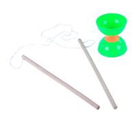Giocattolo diabolo con tazze di plastica verde e bastoncini di legno