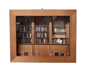 Giocattolo Scuotente a Libreria Piccola Teca 3D Scuotibile Per Libri | Ornamento Legno Scaffale Scuotente Piccola Vetrina, Scatoline Sensoriali Libro per Casa, Scuola, Viaggi e Relax
