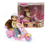 Giochi Preziosi UNIQUE EYES - Fun Ride Sophia look da viaggio, con scooter casco e bauletto personalizzabili con gli stickers inclusi nel bauletto, per bambine a partire dai 3 anni