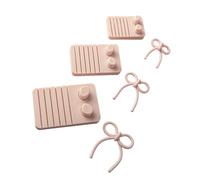 Gioielli artistici in argilla con strumento di linea curva e modello a fiocco per creazione di ciondoli e orecchini