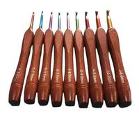 Giuneuow Set di Uncinetti in Legno, Set di Uncinetti in bambù da 9 Pezzi Uncinetto in Alluminio Multicolore per Filato per Uncinetto 2-6 mm Resistente e Facile da Usare