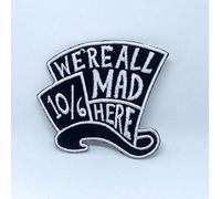 GK Toppa ricamata termoadesiva con scritta "We're All Mad Here" di Alice nel paese delle meraviglie, 1 pezzo, rettangolare, ricamata, 8 cm x 7 cm, fantasia