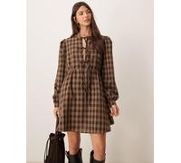 Glamorous - Vestito grembiule corto a maniche lunghe rosa e marrone a quadri allacciato sul davanti 34