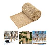 Gli involucri protettivi per alberi mantengono calda la copertura invernale