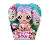 Glitter Babyz Bambola Lila Wildboom - Con 3 magici cambi di colore, capelli viola e vestito a fiori - Include pannolino, biberon e ciuccio riutilizzabili - Da collezionare, multicolore