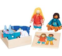 goki 51482 - Scatola per vestiti Fynja & Fabio in legno e tessuto, figure in legno sostenibili e vestiti abbinati, bambole in legno robuste e mobili per bambini con scatola di legno, set da 20 pezzi