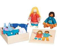 goki 51482 - Scatola per vestiti Fynja & Fabio in legno e tessuto, figure in legno sostenibili e vestiti abbinati, bambole in legno robuste e mobili per bambini con scatola di legno, set da 20 pezzi