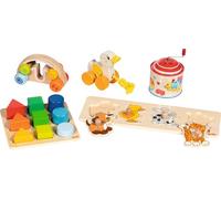 goki 6561 Set regalo I miei primi giochi - Set di 5 giocattoli in legno per bambini dai 12 mesi in su, con veicolo da afferrare, anatra, scatola da gioco musicale, puzzle e tavola per colori e forme