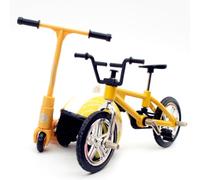 GOWENIC Set di Scooter per Bici in Miniatura per Casa delle Bambole in Scala 1:12 con Casco, Modello di Mini Bici da Esterno Realistico per Scene in Scala 1:12 :18, Accessorio per Display per Micro