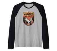 Grafica del Distintivo Wilderness, The Mountains Are Calling Maglia con Maniche Raglan