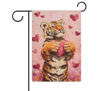 Graziosa tigre che tiene una bandiera da giardino a forma di cuore rosa per vacanze stagionali in iuta double face per casa cortile bandiere esterne 32 x 47 cm