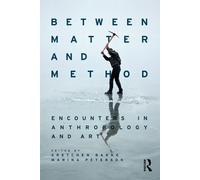 Gretchen Bakke Between Matter and Method (Tascabile)