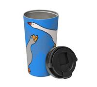 Grey Goose porta una tazza da caffè isolata. Elegante thermos da 500 ml che mantiene le bevande calde per ore, perfetto per caffè, tè e altro ancora.