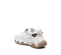 Guess Sneakers FL7MIC FAL12 WHITE Le sneakers Runner Micola in misto pelle sono un modello versatile e moderno, pensato per chi cerca comfort e stile. La punta tonda e la chiusura con stringhe assicur
