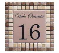 GUIZZO Creart - Numero Civico Esterno Personalizzato in Ceramica, Targhetta Personalizzata Via/Nomi con Cornice Mosaico, Targhetta Porta Ingresso Personalizzata Made in Italy, 14x14H cm, Marrone/Beige