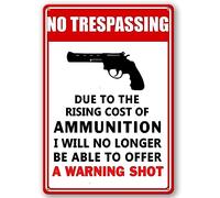 GYMSLAVE Divertente cartello in metallo con scritta in inglese "No Trespassing", scritta in lingua inglese "Due to the Rising Cost Of Ammunizion", poster da parete in stile retrò, per casa, giardino