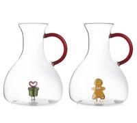 H&H Set 2 Caraffe in Vetro Borosilicato Trasparente con Manico Rosso e Miniature Natalizie - 1 Pacchetto Regalo, 1 Omino Pan di Zenzero, Ideale per la Tavola di Natale e come Regalo,