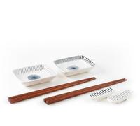 H&H Set Sushi 8 Pezzi, Tsubaki in Porcellana Decorata - 2 Coppette Rettangolari 9,5x7 cm + 2 Coppie Bacchette in Legno + 2 Appoggia Bacchette, Idoneo per Lavastoviglie e Microonde