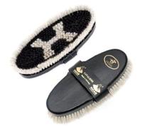Haas 4025589206304 Cavaliere da donna in crine di cavallo con bordo in setola più lunga e cinturino in pelle, dimensioni 200 x 85 mm, il dorso della spazzola è nero.