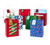 Hallmark Sacchetti regalo natalizi assortiti con etichette regalo Mix-n-Match, tradizionali (confezione da 7: 3 grandi da 33 cm, 4 sacchetti regalo medi da 22,9 cm; 7 etichette regalo)