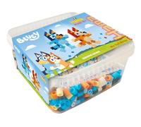 Hama Maxi Beads Bluey Craft Box - 900 perline termoadesive termoadesive con pannello forato grande, foglio di design, corda e carta da stiro, kit per arti e mestieri per bambini dai 3 anni in su