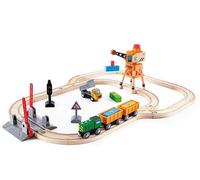 Hape Pista con passaggio a livello e gru magnetica da 32 pezzi - Include segnali di sicurezza, binari, trenino e camioncino a spinta per bambini dai 3 anni