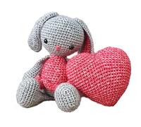 Hardicraft Set all'uncinetto fai da te con istruzioni e materiale per coniglio pipa con cuore, ca. 20 cm, cuore 10 x 10 cm, regalo personalizzato