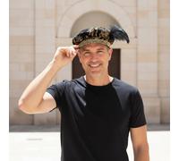 Harilla Cappello Rinascimentale Uomo con Vistosa Decorazione Gioiello Centrale Bordo Ornamentale E Taglio Flat Cap Tessuto Vellutato Adatto per Rievocazioni