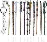 Harry Potter Bacchette magiche Set Metallo Mini Baguettes Cosplay Giocattolo dei Bambini con la Chiave e Collier, Silente Voldemort Bacchetta Fiore in Una Confezione Regalo (11PC / Set)