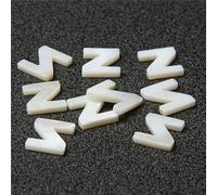 HDJSDB 26 ciondoli con perline di conchiglia bianca con lettera iniziale, alfabeto, perline di conchiglia di madreperla naturale per la creazione di gioielli e collane fai da te fatti a man
