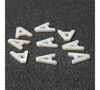 HDJSDB Ciondoli con perline di conchiglia dell'alfabeto ABC maiuscolo, lettera iniziale bianca, perline di conchiglia di madreperla naturale per la creazione di gioielli fai da te, 11x12 mm