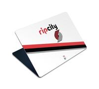 Head Case Designs Licenza Ufficiale NBA Design Bianco Logo Portland Trail Blazers Vinile Sticker Pelle Adesivo Compatibile con Apple MacBook Air 15" M2 2023