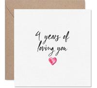 Heartfelt 4th Anniversary Card - Four Amazing Years Together - Design semplice cuore rosa con un tocco amorevole - Festeggia il tuo legame duraturo - 145 mm quadrato, busta inclusa