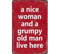 HEBELYX Divertente targa in metallo con scritta "A Lovely Lady and A Grumpy Old Man Live Here", decorazione per la casa, 20 x 30 cm