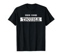 Here Comes Trouble Funny Troublemaker Sarcastic Maglietta