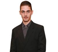 Hero Fiennes Tiffin (Black Suit) Ritaglio di buddy a metà corpo