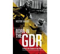 Hester Vaizey Born in the GDR (Tascabile)