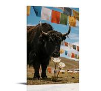 HHYXMJLL Un yak che si rumina sotto le bandiere di preghiera, perline di preghiera appese alle corna, fiore di loto delle nevi accanto ai suoi zoccoli, elegante poster decorativo da parete 60 x 90 cm