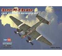 Hobbyboss Kit di montaggio bombardieri sovietici PE-2 in scala 1:72