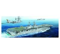 Hobbyboss Scala 1:700 -Modellino Nave da Guerra USS Boxer LHD-4 (HBB83405)